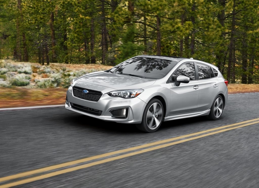 Subaru stuurt een teaser in voor de nieuwe XV. De auto zit dicht in de buurt van de XV Concept en lijkt weer een off-roadversie van de Impreza te worden.