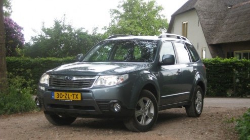 De nieuwe Subaru Forester is van zijn geloof gevallen. De Japanner werd juist van zijn cross-over look ontdaan en kreeg een echte SUV-uitstraling. Combineert deze woudganger zijn sterke punten met nie