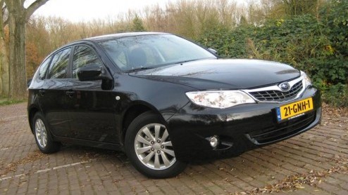 De Subaru Impreza. Een sedan met vierwielaandrijving en boxermotor hoor ik u zeggen. Niets is minder waar. Het merk met de zes sterren gooide het sinds een jaar over een andere boeg en toverde hun com