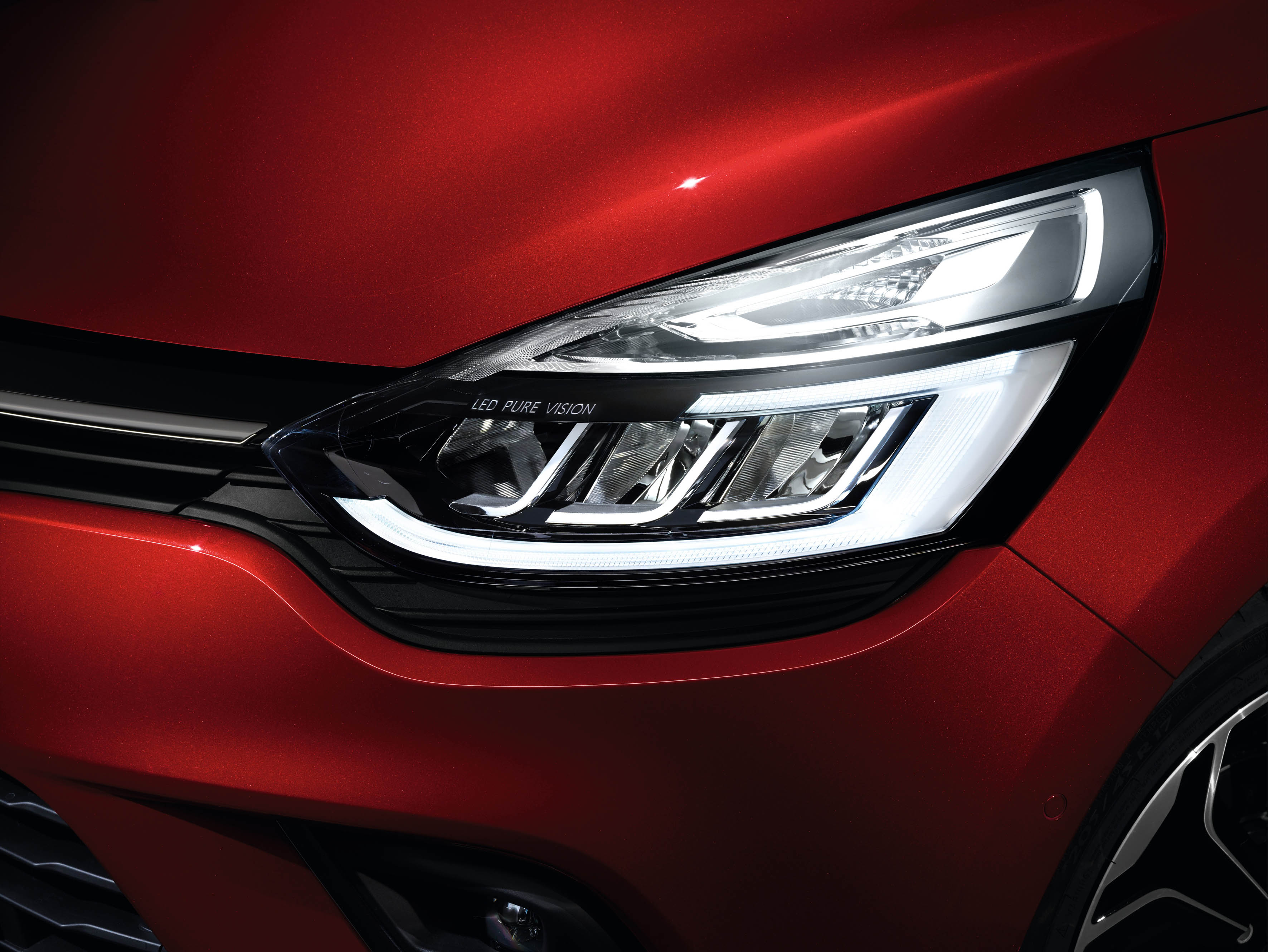 In de zomer van 2016 krijgt de Renault Clio IV een facelift. Bekijk hier de eerste beelden en lees de details.