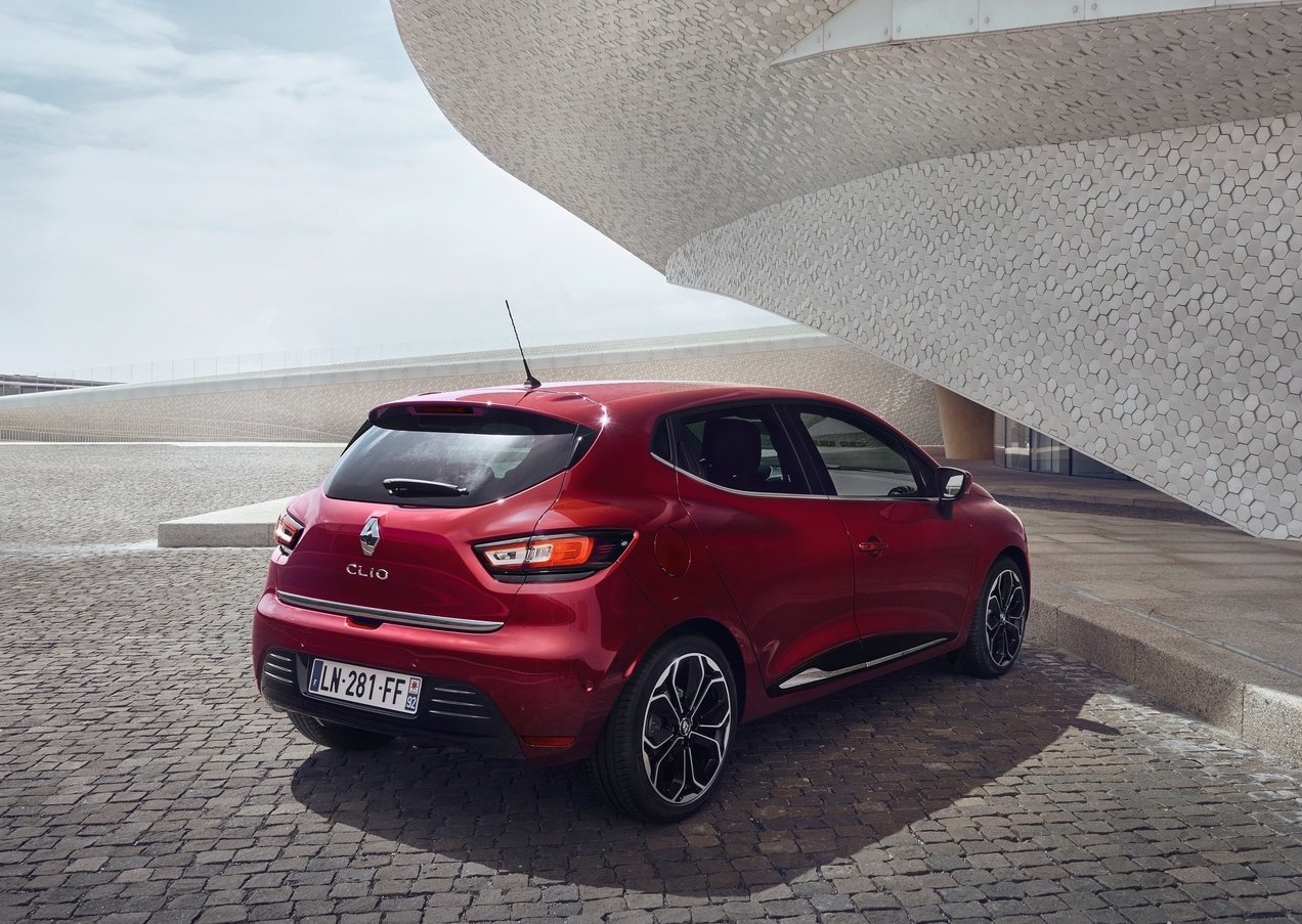 In de zomer van 2016 krijgt de Renault Clio IV een facelift. Bekijk hier de eerste beelden en lees de details.