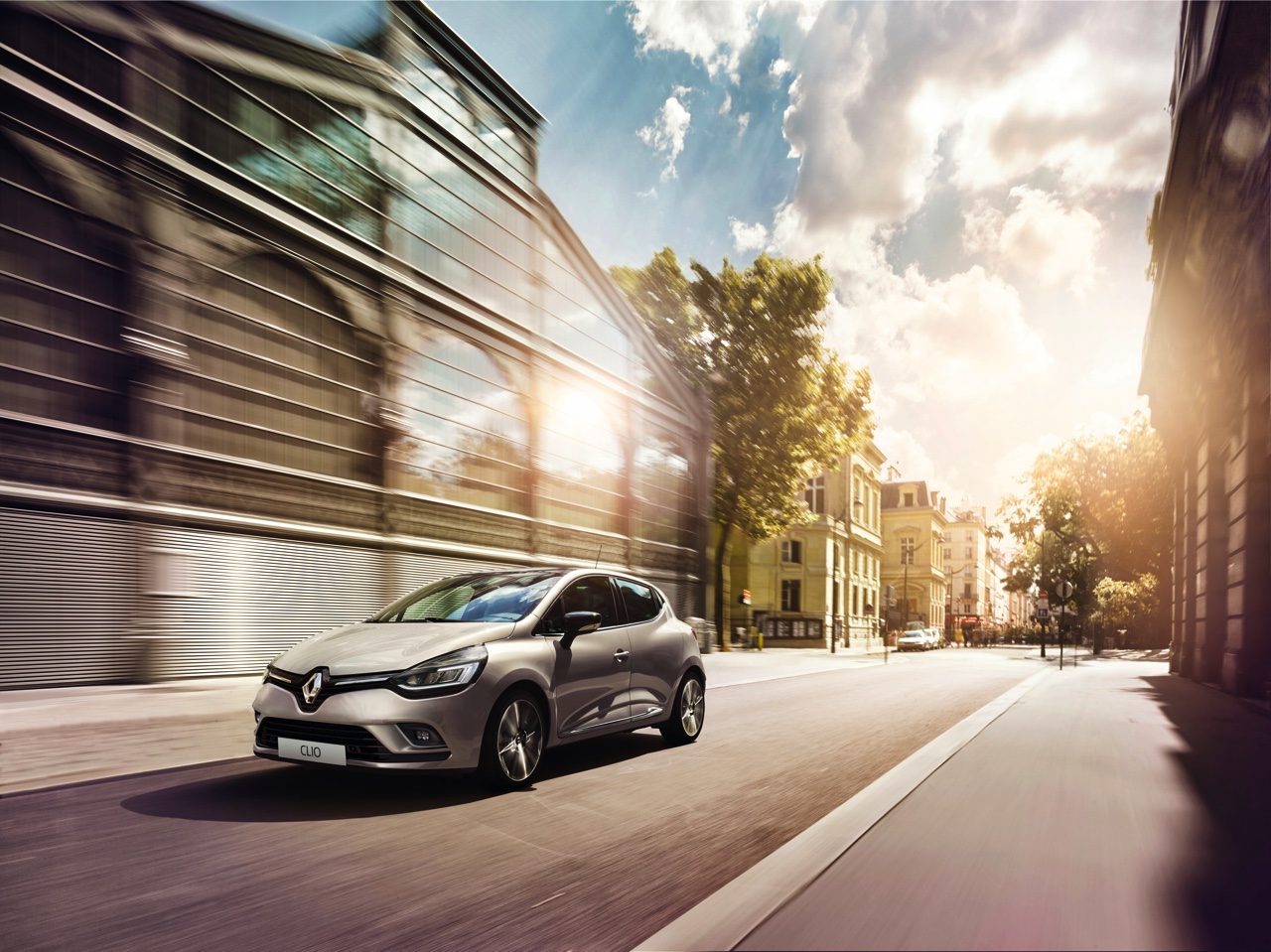In de zomer van 2016 krijgt de Renault Clio IV een facelift. Bekijk hier de eerste beelden en lees de details.