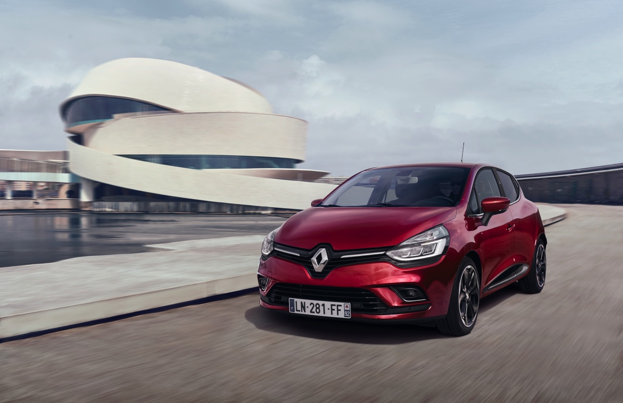 In de zomer van 2016 krijgt de Renault Clio IV een facelift. Bekijk hier de eerste beelden en lees de details.