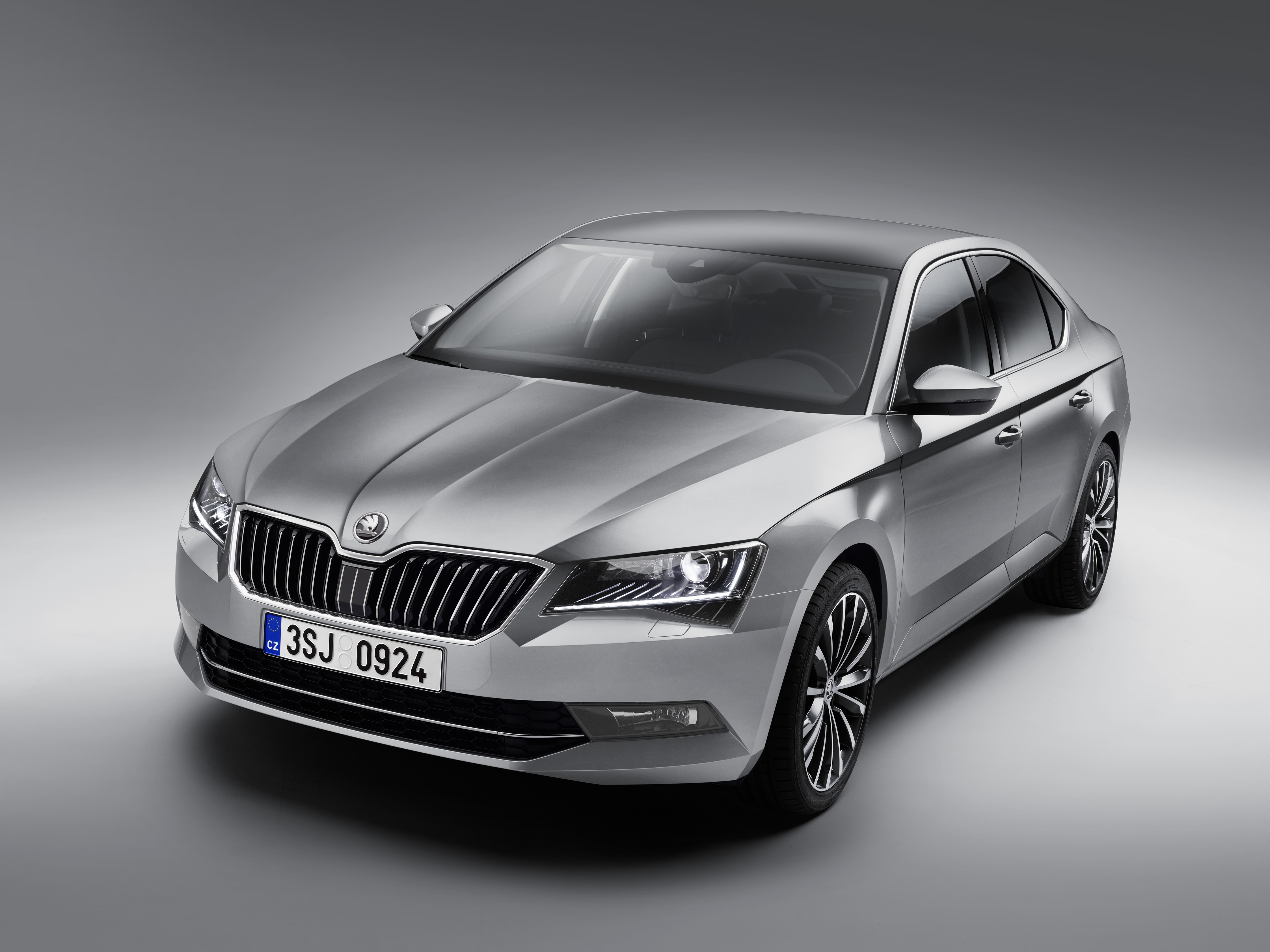 Nieuwe Skoda Superb primeur op AutoRAI. Prijzen vanaf 27.790 euro en vanaf 25 juni bij de Nederlandse dealers.