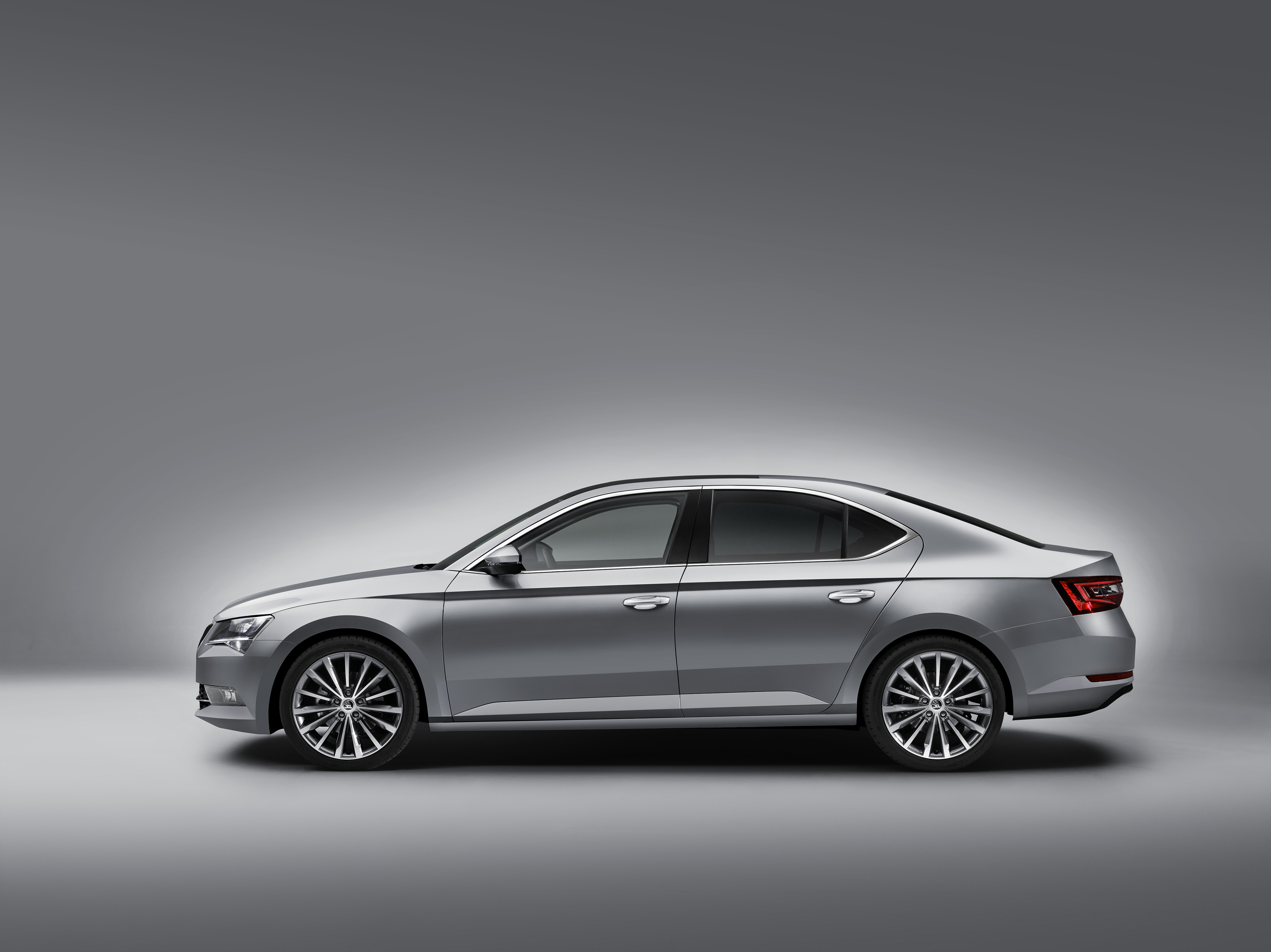 Nieuwe Skoda Superb primeur op AutoRAI. Prijzen vanaf 27.790 euro en vanaf 25 juni bij de Nederlandse dealers.
