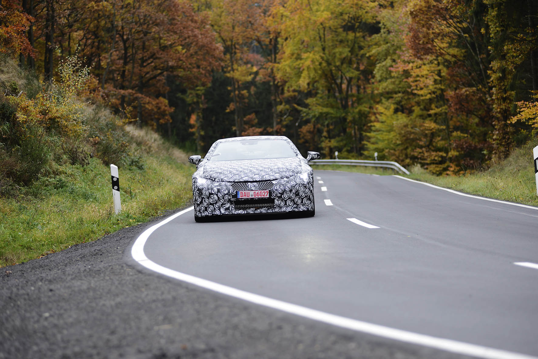 Lexus ontwikkelde de LC 500 gran turismo met het DNA van de LFA supercar. De nieuwe LC 500 staat op het nieuwe GA-L platform en komt begin 2017 op de markt