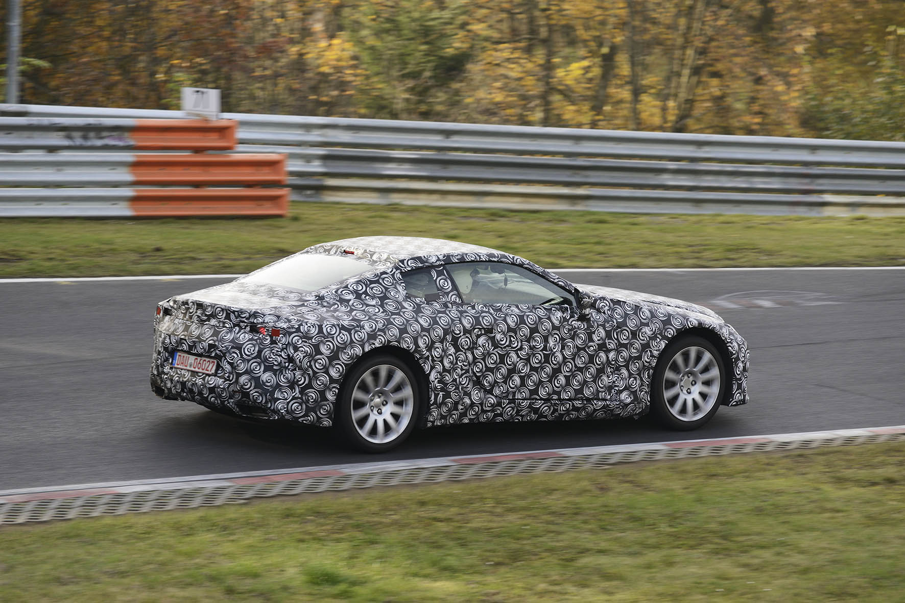 Lexus ontwikkelde de LC 500 gran turismo met het DNA van de LFA supercar. De nieuwe LC 500 staat op het nieuwe GA-L platform en komt begin 2017 op de markt
