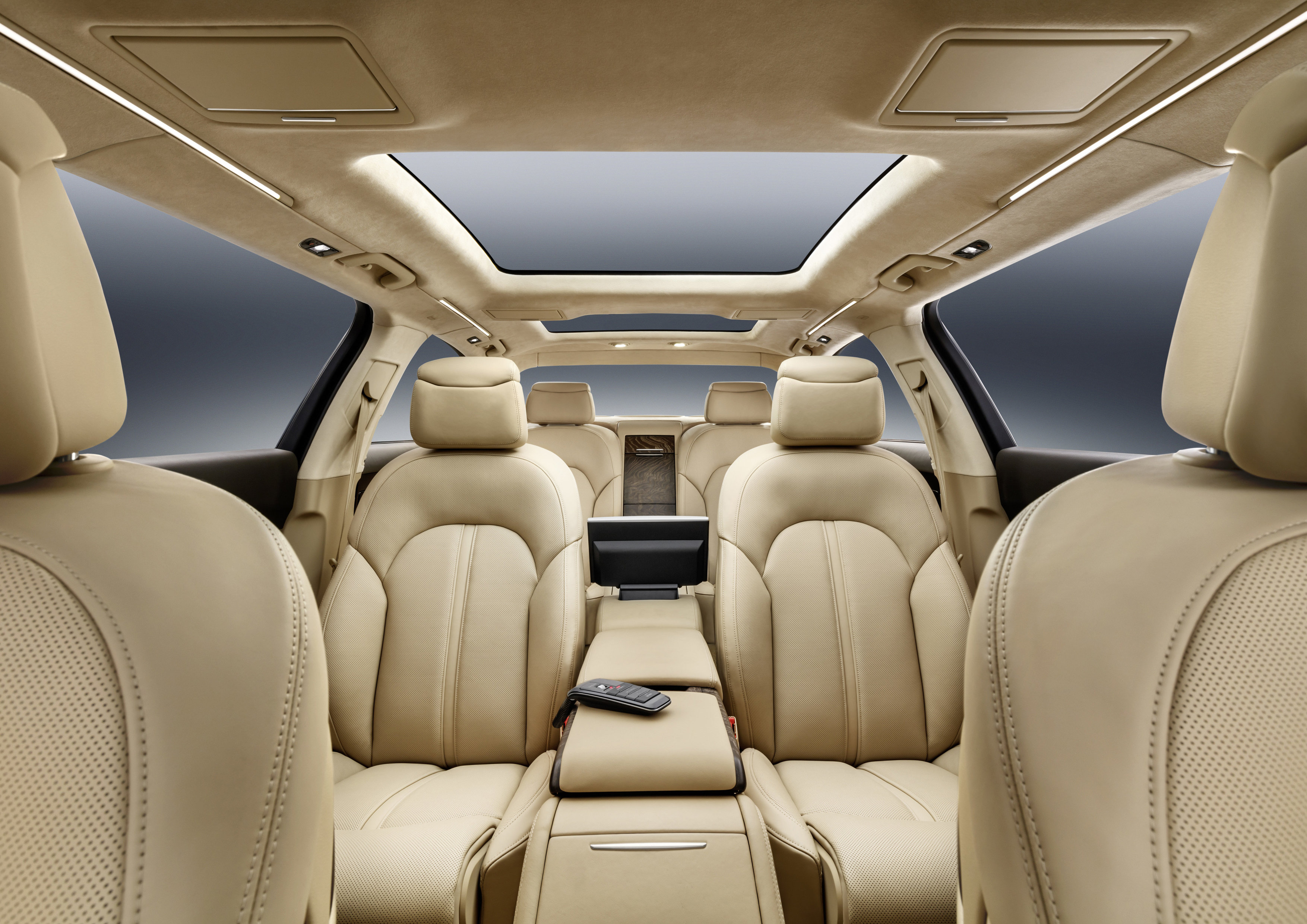 Audi A8L Extended doet bescheiden met zijn motorisering maar biedt wel alle ruimte, luxe en comfort aan zijn inzittenden.