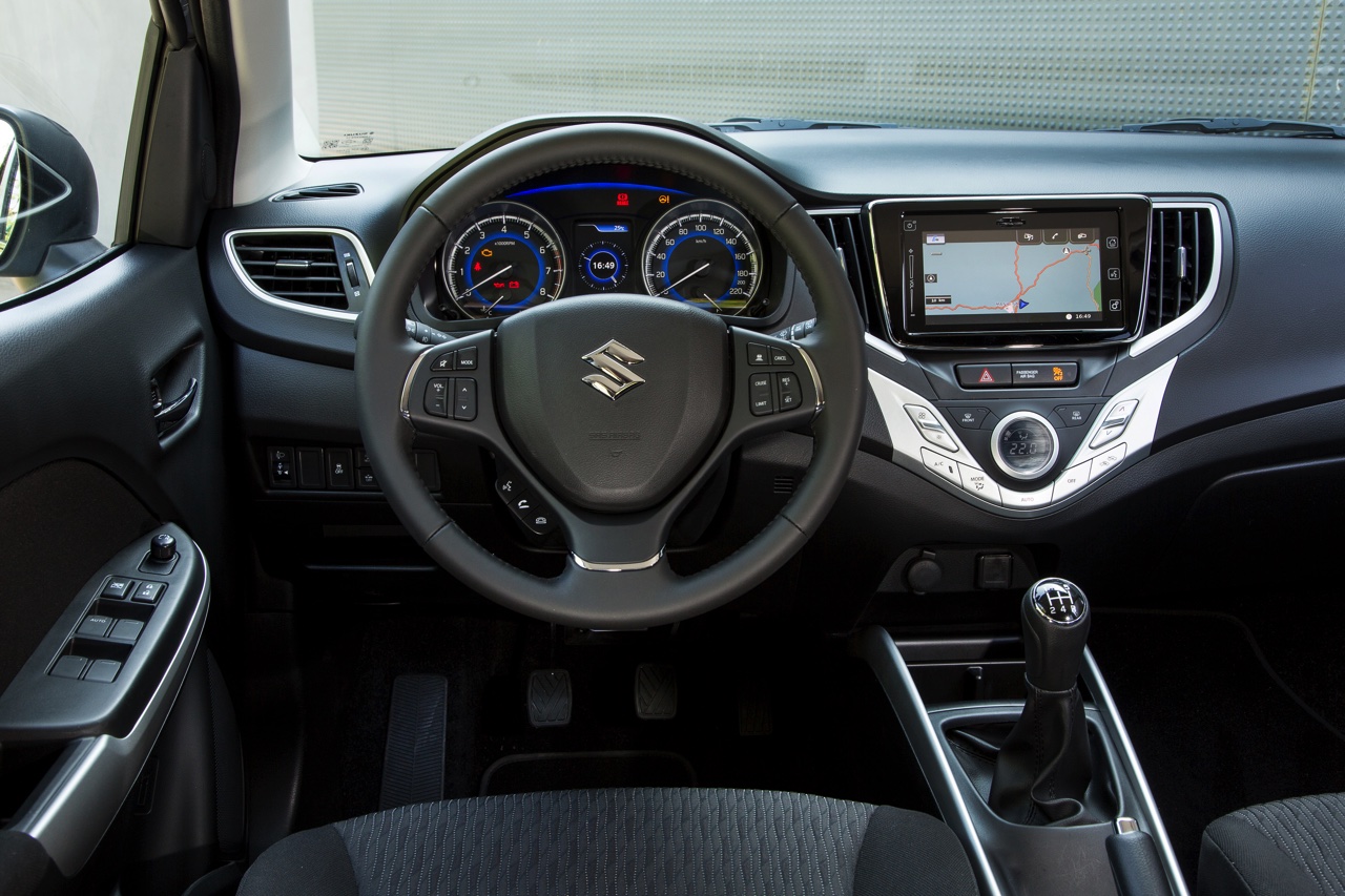 Autotest Suzuki Baleno. De Baleno is terug van weggeweest en ruimer, lichter en zuiniger dan ooit. Is dit de verkooptopper voor Suzuki in het B-segment? AutoVandaag test hem uit.