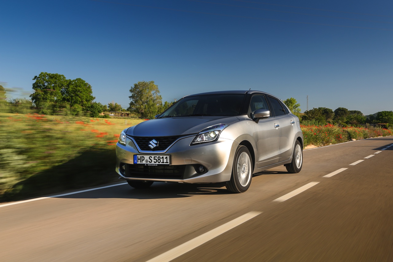 Autotest Suzuki Baleno. De Baleno is terug van weggeweest en ruimer, lichter en zuiniger dan ooit. Is dit de verkooptopper voor Suzuki in het B-segment? AutoVandaag test hem uit.