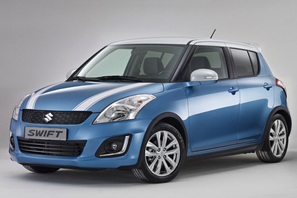 Suzuki Swift Beat actiemodel met Pioneer audio en subwoofer.