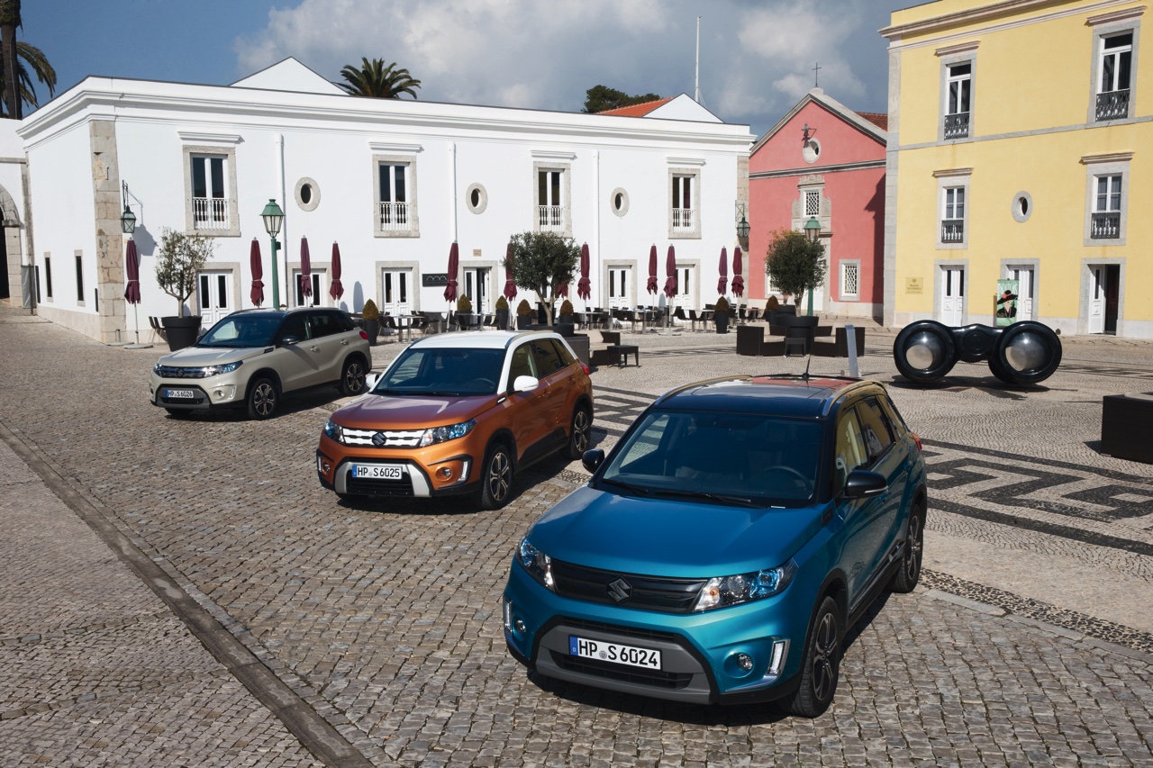 Autotest Suzuki Vitara, de compacte SUV die met een stoer uiterlijk en zuinige 1.6 benzine en 1.6 liter diesels zich midden in het strijdveld begeeft.