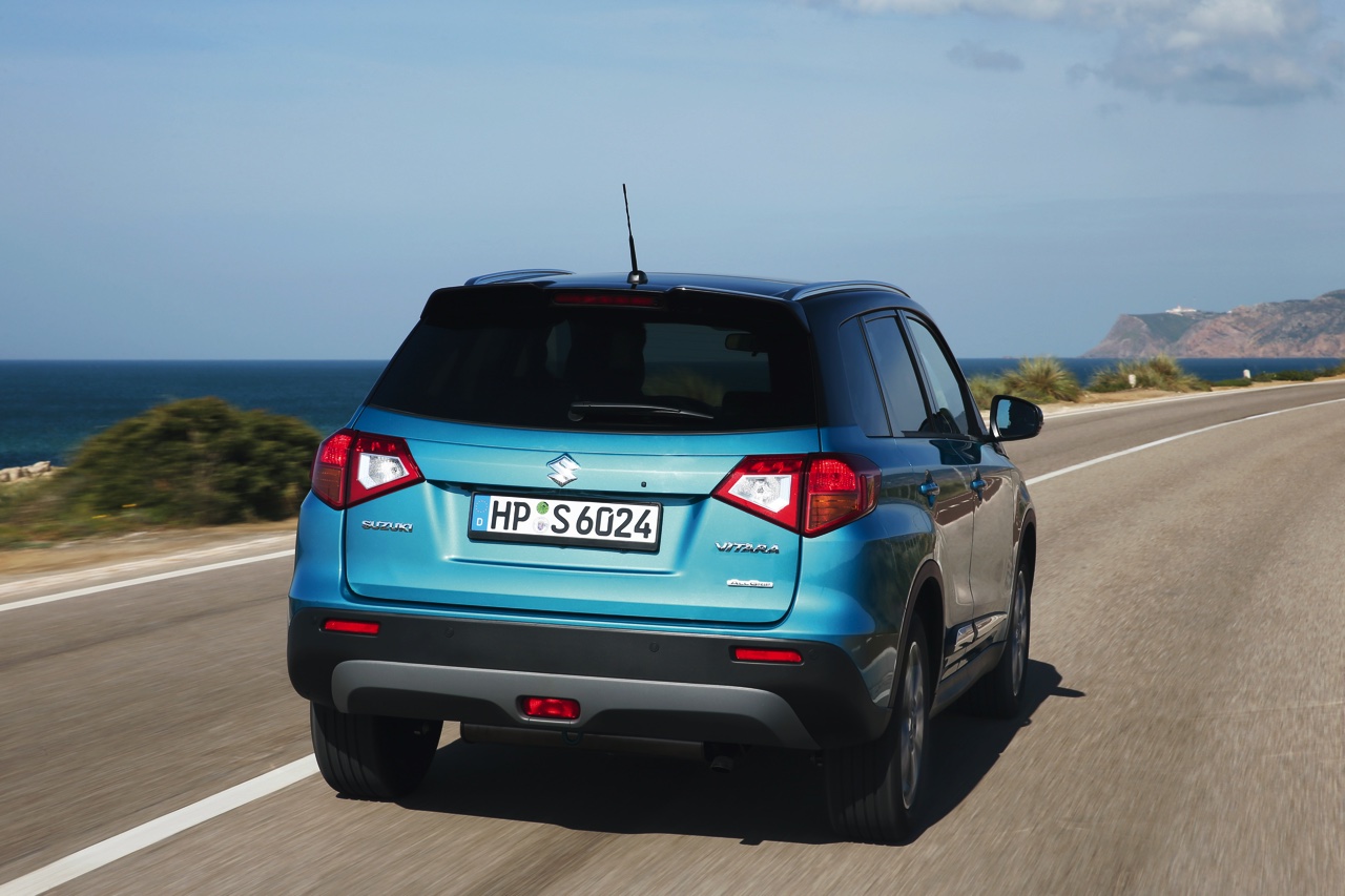Autotest Suzuki Vitara, de compacte SUV die met een stoer uiterlijk en zuinige 1.6 benzine en 1.6 liter diesels zich midden in het strijdveld begeeft.