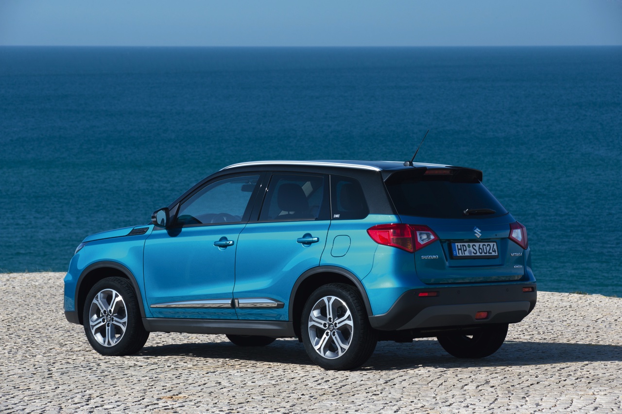 Autotest Suzuki Vitara, de compacte SUV die met een stoer uiterlijk en zuinige 1.6 benzine en 1.6 liter diesels zich midden in het strijdveld begeeft.