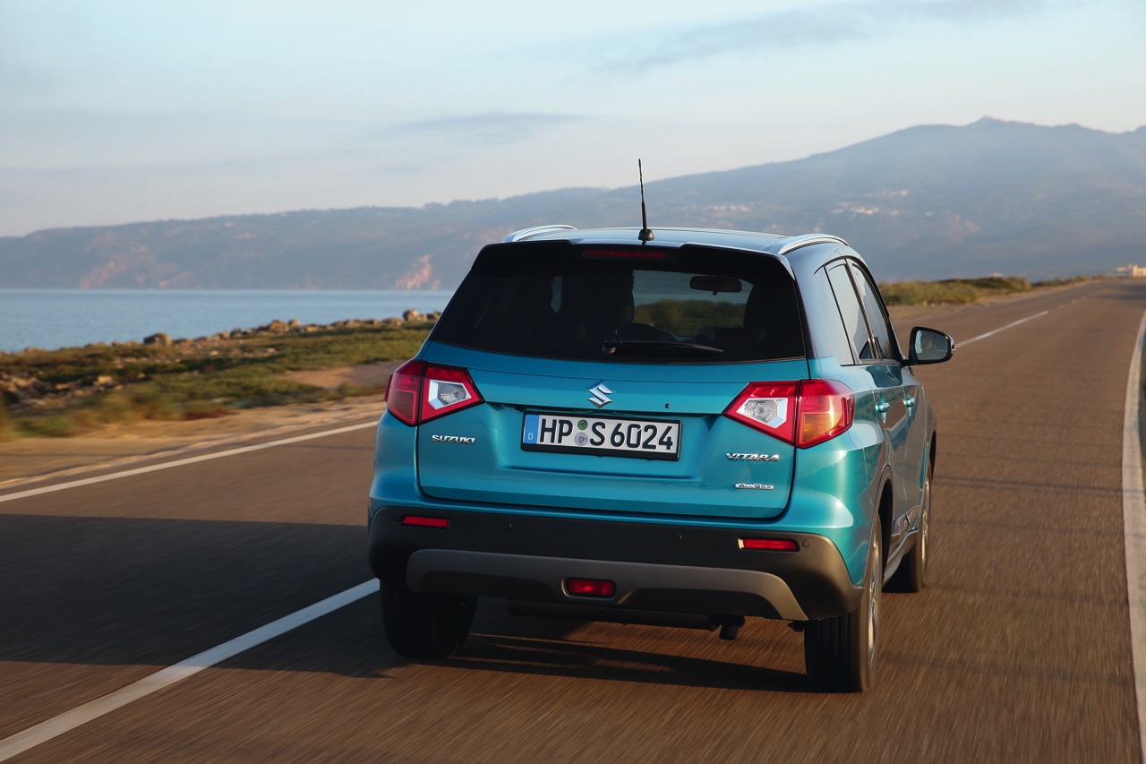 Autotest Suzuki Vitara, de compacte SUV die met een stoer uiterlijk en zuinige 1.6 benzine en 1.6 liter diesels zich midden in het strijdveld begeeft.