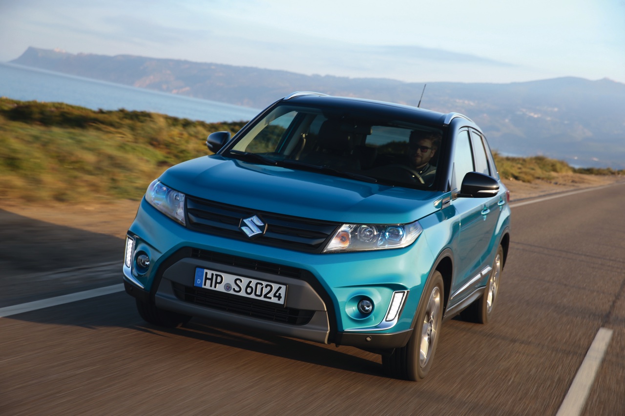 Autotest Suzuki Vitara, de compacte SUV die met een stoer uiterlijk en zuinige 1.6 benzine en 1.6 liter diesels zich midden in het strijdveld begeeft.