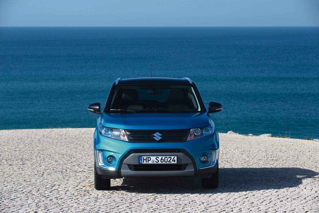 Autotest Suzuki Vitara, de compacte SUV die met een stoer uiterlijk en zuinige 1.6 benzine en 1.6 liter diesels zich midden in het strijdveld begeeft.