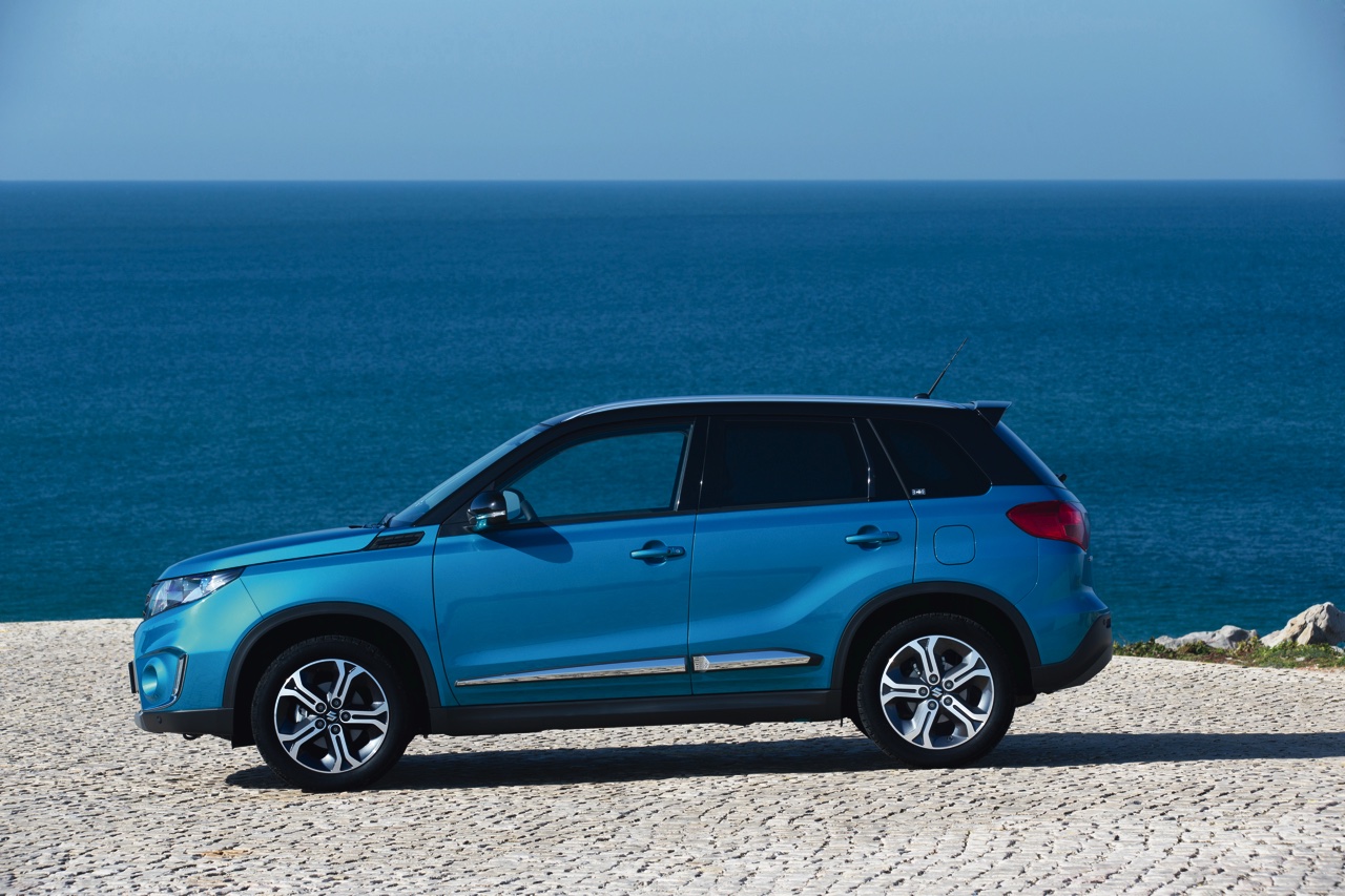 Autotest Suzuki Vitara, de compacte SUV die met een stoer uiterlijk en zuinige 1.6 benzine en 1.6 liter diesels zich midden in het strijdveld begeeft.