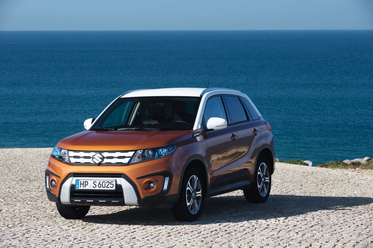 Autotest Suzuki Vitara, de compacte SUV die met een stoer uiterlijk en zuinige 1.6 benzine en 1.6 liter diesels zich midden in het strijdveld begeeft.