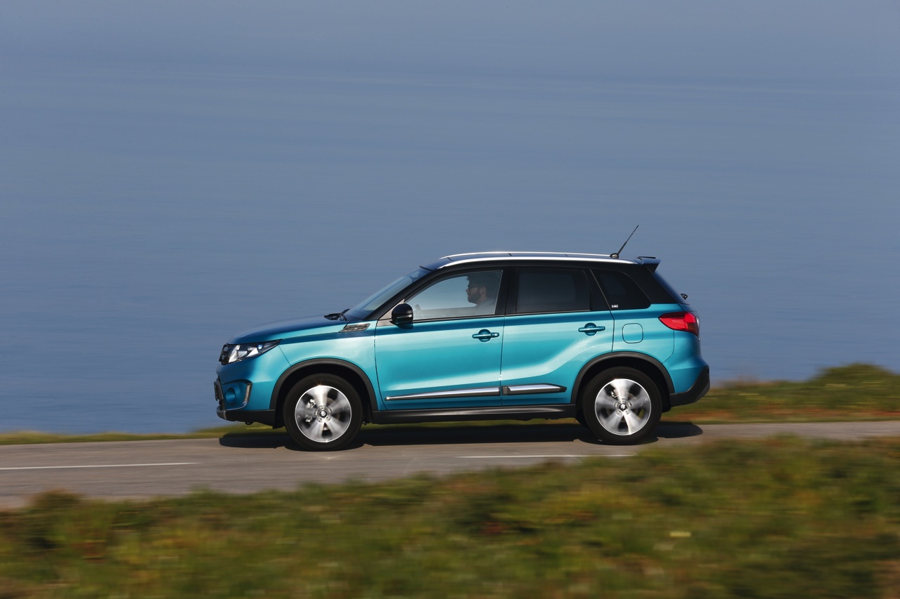 Autotest Suzuki Vitara, de compacte SUV die met een stoer uiterlijk en zuinige 1.6 benzine en 1.6 liter diesels zich midden in het strijdveld begeeft.