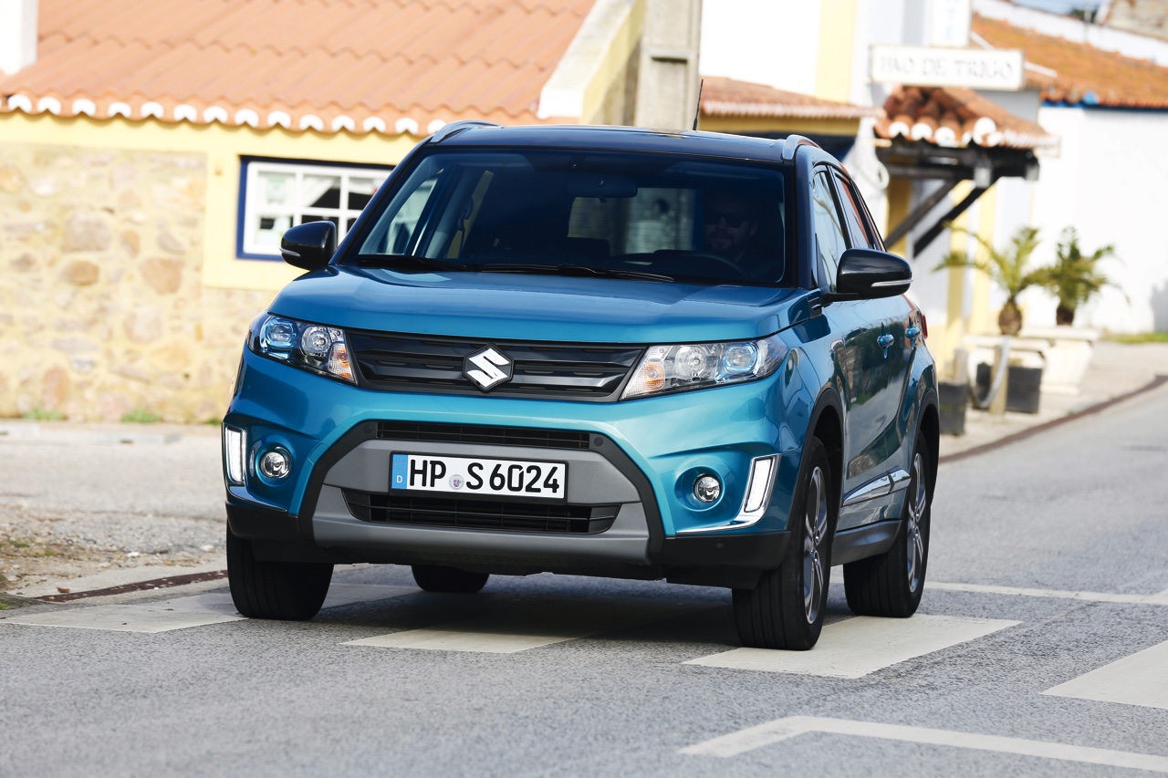 Autotest Suzuki Vitara, de compacte SUV die met een stoer uiterlijk en zuinige 1.6 benzine en 1.6 liter diesels zich midden in het strijdveld begeeft.