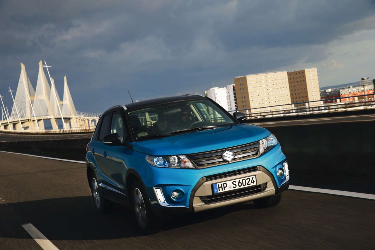 Autotest Suzuki Vitara, de compacte SUV die met een stoer uiterlijk en zuinige 1.6 benzine en 1.6 liter diesels zich midden in het strijdveld begeeft.