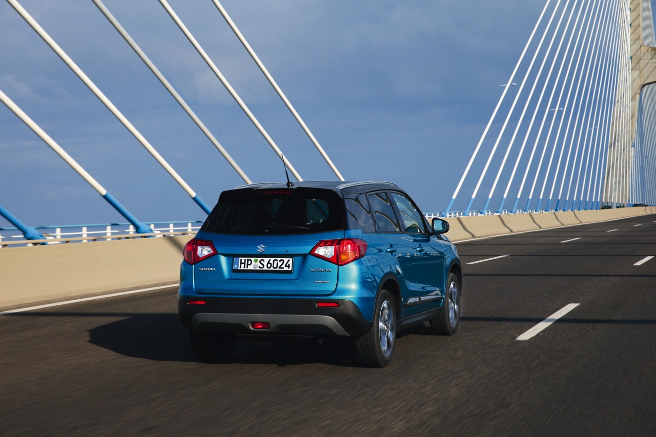 Autotest Suzuki Vitara, de compacte SUV die met een stoer uiterlijk en zuinige 1.6 benzine en 1.6 liter diesels zich midden in het strijdveld begeeft.