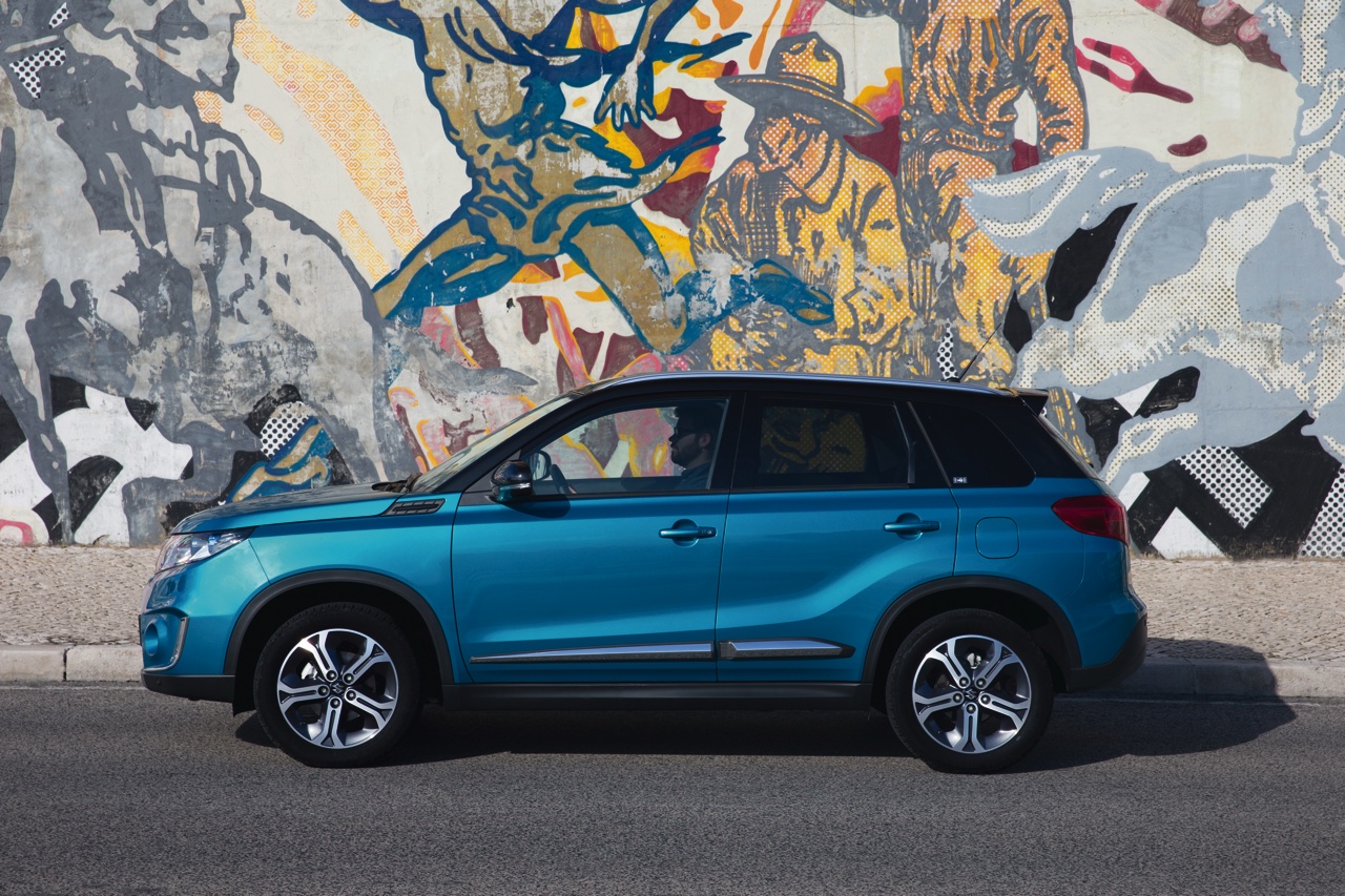 Autotest Suzuki Vitara, de compacte SUV die met een stoer uiterlijk en zuinige 1.6 benzine en 1.6 liter diesels zich midden in het strijdveld begeeft.