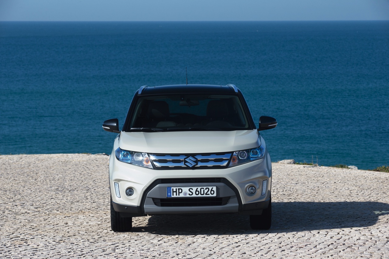 Autotest Suzuki Vitara, de compacte SUV die met een stoer uiterlijk en zuinige 1.6 benzine en 1.6 liter diesels zich midden in het strijdveld begeeft.