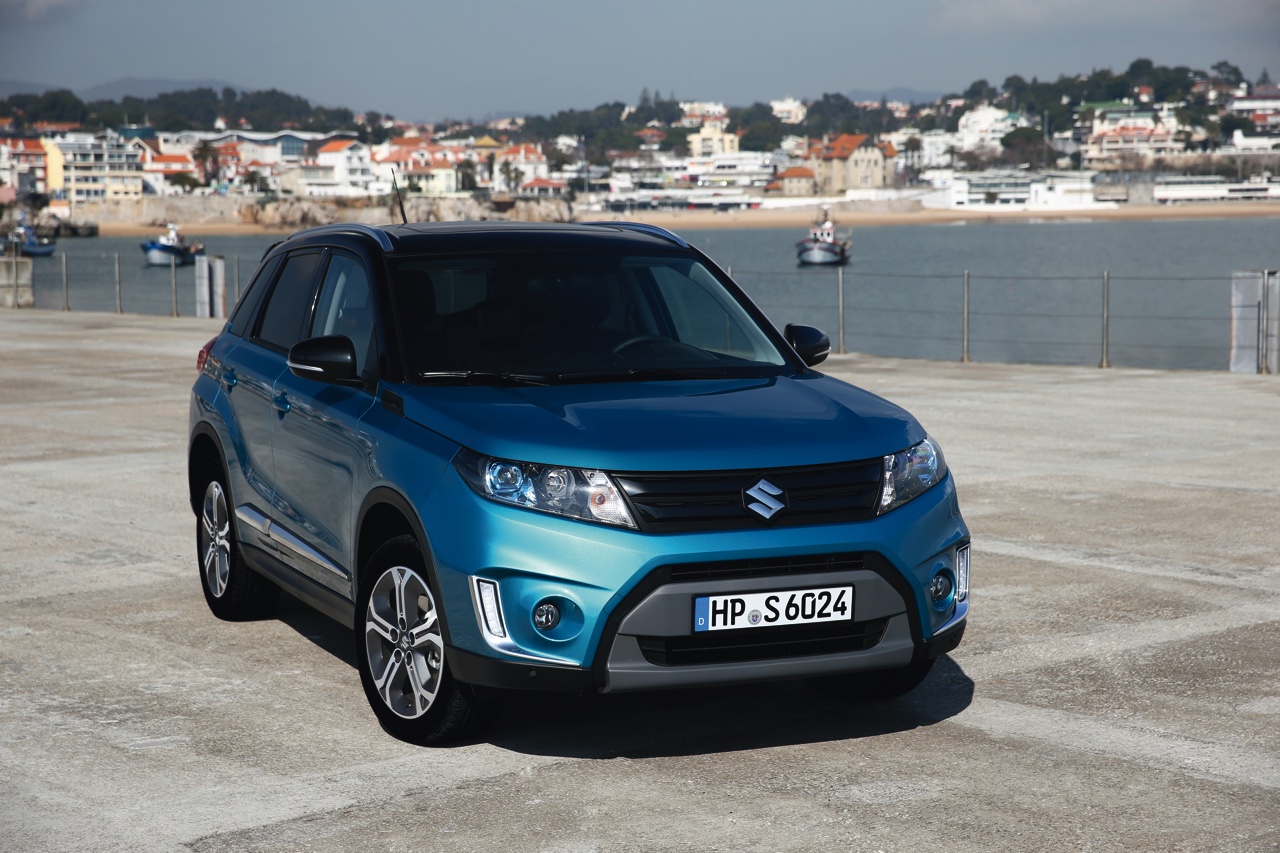 Autotest Suzuki Vitara, de compacte SUV die met een stoer uiterlijk en zuinige 1.6 benzine en 1.6 liter diesels zich midden in het strijdveld begeeft.
