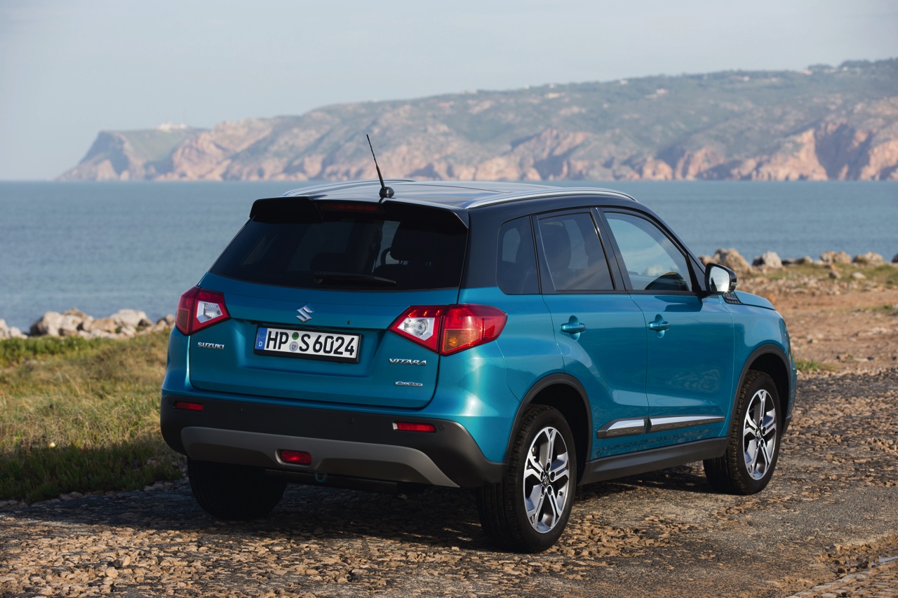 Autotest Suzuki Vitara, de compacte SUV die met een stoer uiterlijk en zuinige 1.6 benzine en 1.6 liter diesels zich midden in het strijdveld begeeft.