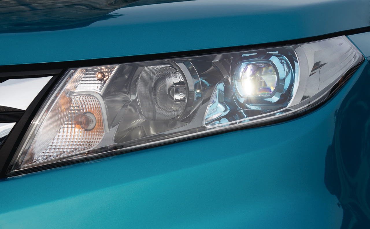 Autotest Suzuki Vitara, de compacte SUV die met een stoer uiterlijk en zuinige 1.6 benzine en 1.6 liter diesels zich midden in het strijdveld begeeft.