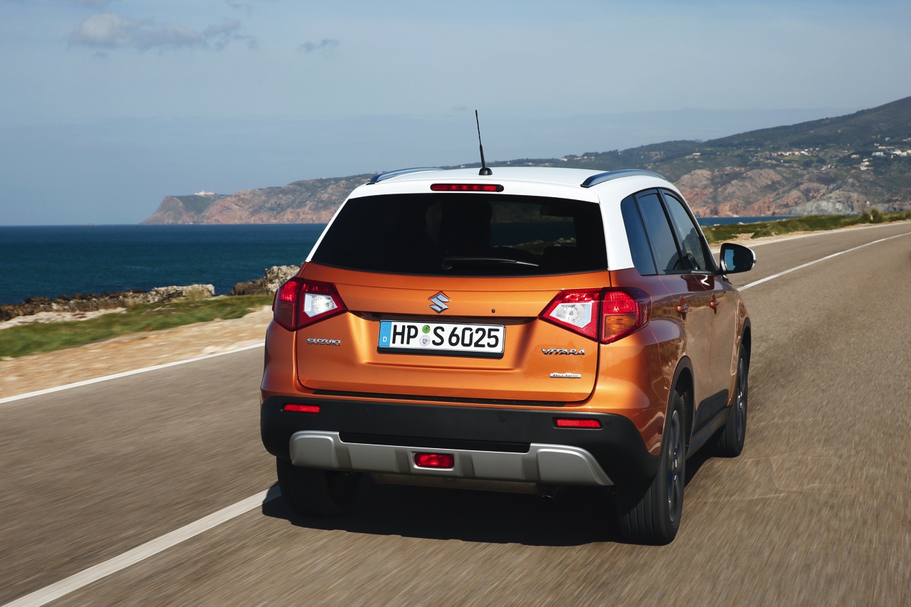 Autotest Suzuki Vitara, de compacte SUV die met een stoer uiterlijk en zuinige 1.6 benzine en 1.6 liter diesels zich midden in het strijdveld begeeft.