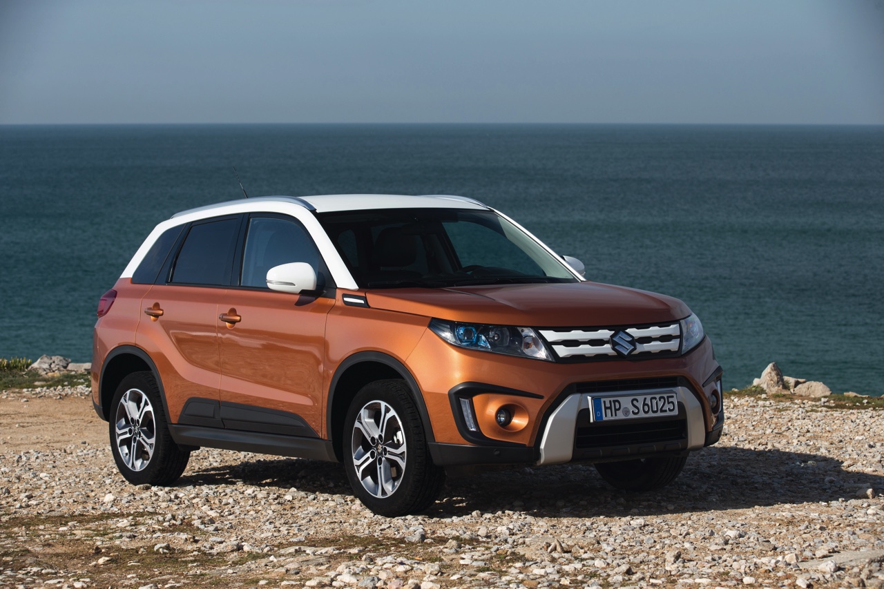 Autotest Suzuki Vitara, de compacte SUV die met een stoer uiterlijk en zuinige 1.6 benzine en 1.6 liter diesels zich midden in het strijdveld begeeft.