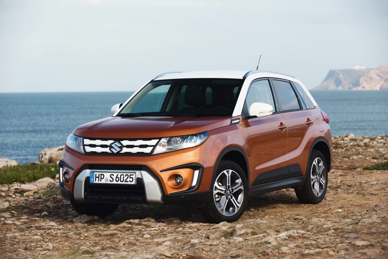 Autotest Suzuki Vitara, de compacte SUV die met een stoer uiterlijk en zuinige 1.6 benzine en 1.6 liter diesels zich midden in het strijdveld begeeft.