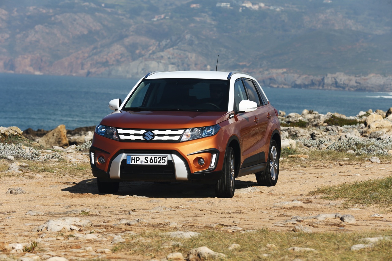Autotest Suzuki Vitara, de compacte SUV die met een stoer uiterlijk en zuinige 1.6 benzine en 1.6 liter diesels zich midden in het strijdveld begeeft.