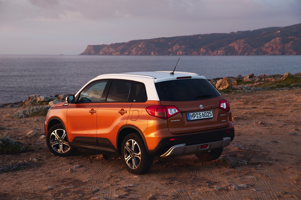 Autotest Suzuki Vitara, de compacte SUV die met een stoer uiterlijk en zuinige 1.6 benzine en 1.6 liter diesels zich midden in het strijdveld begeeft.
