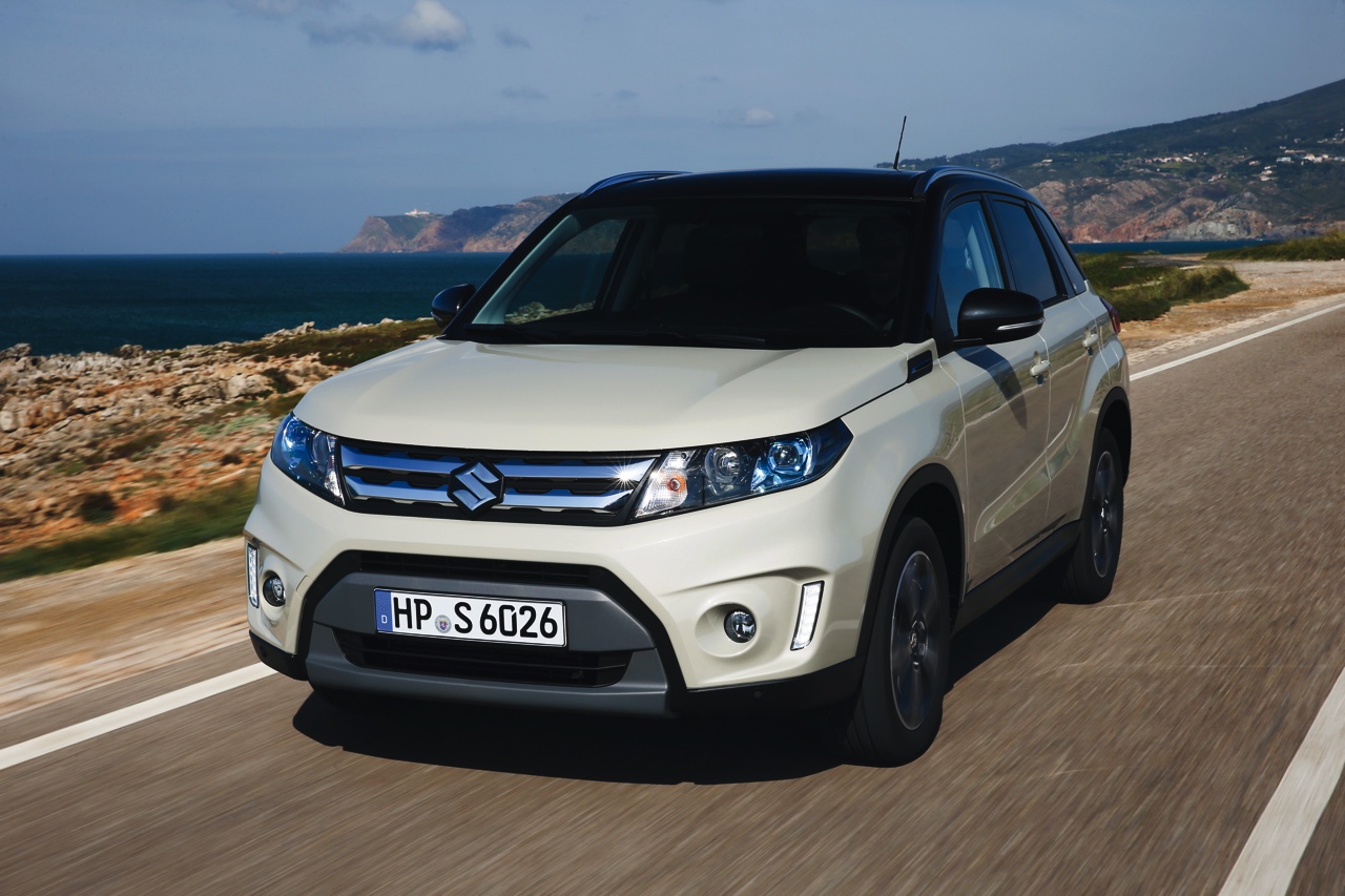 Autotest Suzuki Vitara, de compacte SUV die met een stoer uiterlijk en zuinige 1.6 benzine en 1.6 liter diesels zich midden in het strijdveld begeeft.