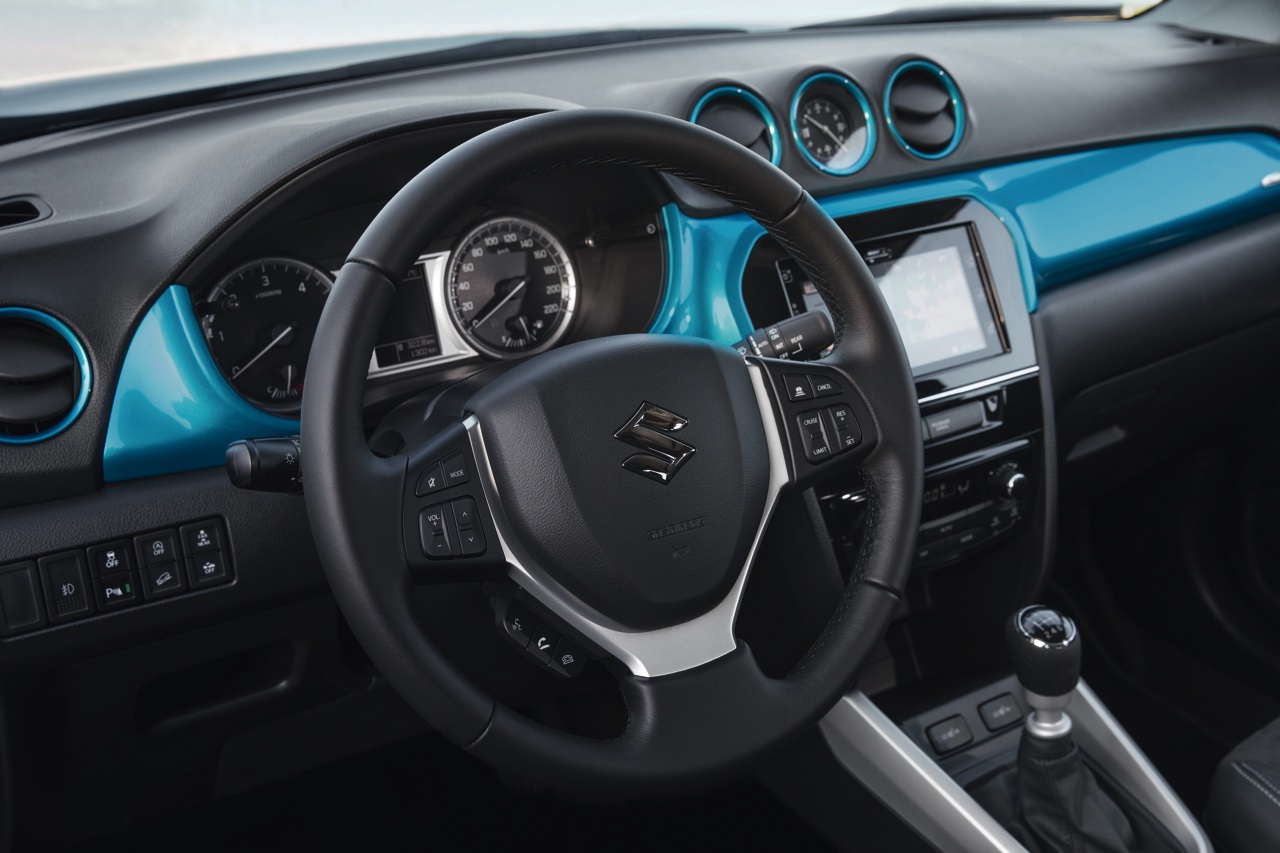 Autotest Suzuki Vitara, de compacte SUV die met een stoer uiterlijk en zuinige 1.6 benzine en 1.6 liter diesels zich midden in het strijdveld begeeft.