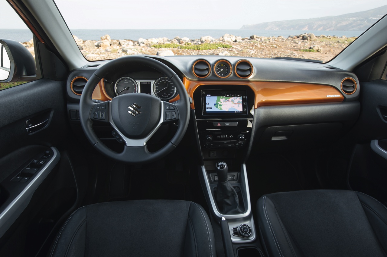 Autotest Suzuki Vitara, de compacte SUV die met een stoer uiterlijk en zuinige 1.6 benzine en 1.6 liter diesels zich midden in het strijdveld begeeft.