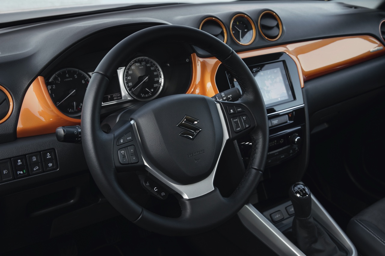Autotest Suzuki Vitara, de compacte SUV die met een stoer uiterlijk en zuinige 1.6 benzine en 1.6 liter diesels zich midden in het strijdveld begeeft.