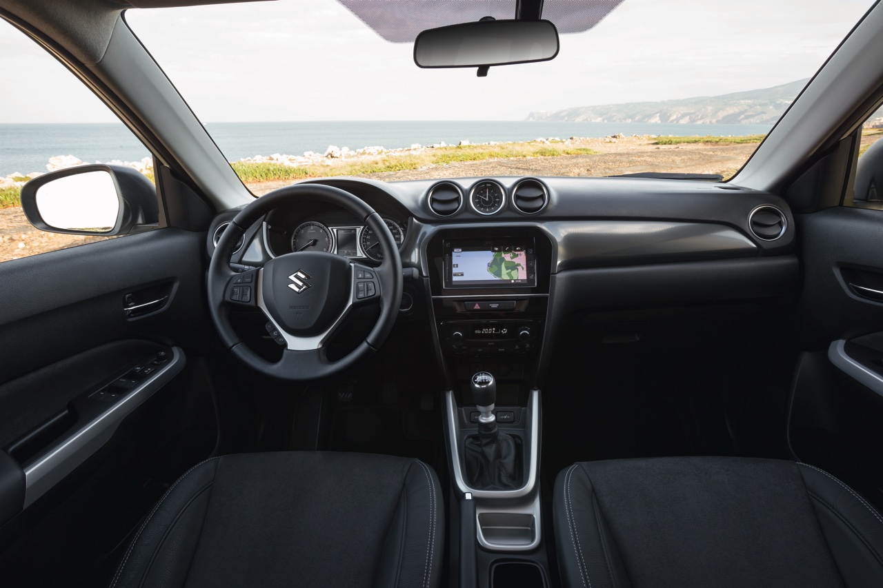 Autotest Suzuki Vitara, de compacte SUV die met een stoer uiterlijk en zuinige 1.6 benzine en 1.6 liter diesels zich midden in het strijdveld begeeft.