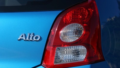 Jarenlang was de Suzuki Alto het boegbeeld van de compacte klasse. Na stilletjes van het toneel verdwenen te zijn in 2006 keert deze lente  tegelijkertijd met het 100 jarige bestaan van Suzuki - het