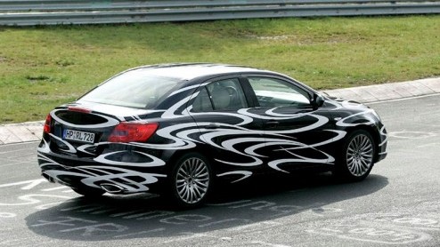 De Suzuki Kizashi is onderweg en de Japanners wagen de nieuwe sedan aan een ronde Nurburgring. Na twee getoonde studiemodellen werkt het merk nu aan een productiemodel, dat begin 2010 de weg op moet g