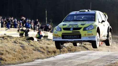 WRC. D koningsklasse van de rallysport. Vergelijkbaar met de formule 1? Zeer zeker. Sterker nog, na een weekend achter de schermen bij het team van Suzuki durven we de rallycoureurs als ware helden t