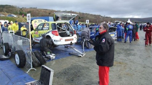 WRC. D koningsklasse van de rallysport. Vergelijkbaar met de formule 1? Zeer zeker. Sterker nog, na een weekend achter de schermen bij het team van Suzuki durven we de rallycoureurs als ware helden t