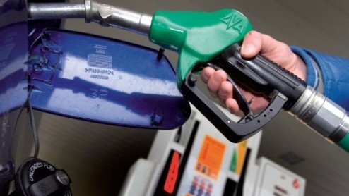 De autobelastingen gaan op de schop. Bezitters van vervuilende autos zullen in de toekomst meer belasting moeten gaan betalen. Ook verandert het systeem van bijtelling voor autos van de zaak,.
