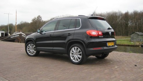 Met de Tiguan geeft Volkswagen hun antwoord op de gevestigde orde in het midi-SUV segment. Hoewel de Japanners en Koreanen al diverse modellen in de markt hebben gezet, loopt Volkswagen nog wel voor o