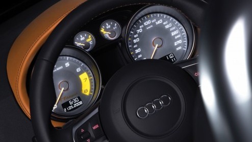 Verrassing. Na de Audi A3 clubsport quattro presenteert Audi een verder ontwikkelde versie van de TT clubsport quattro. Net als de TT clubsport quattro uit 2007 belooft het weer een sportauto pur sang