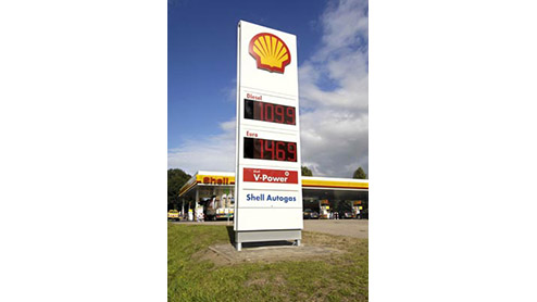 De brandstofprijs is niet meer wat het geweest is. Terwijl we in de zomerperiode nog 1.69 euro neer moesten tellen voor een liter benzine en meer dan anderhalve euro voor een liter diesel, maken de pr